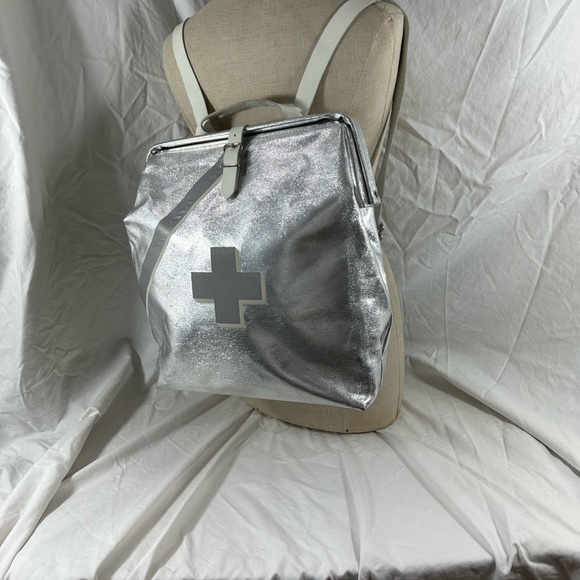 HTF Genuine The Prepster Emergency Backpack fireproof silver metallic - Picture 4 of 16